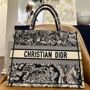 DIOR Book Tote Medium Authentic Toile de Jouy embroidery